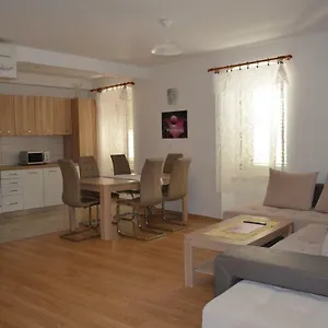 Michael Apartman