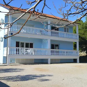 Charlie Apartman